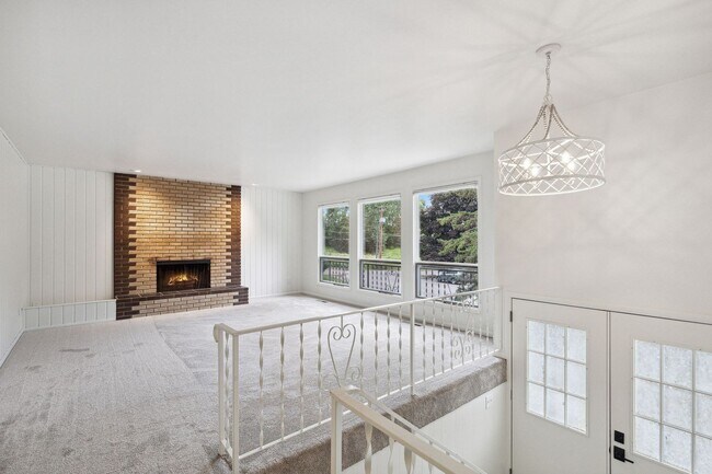 Foto del edificio - 3 Bed, 2.5 Bath House in the Rattlesnake