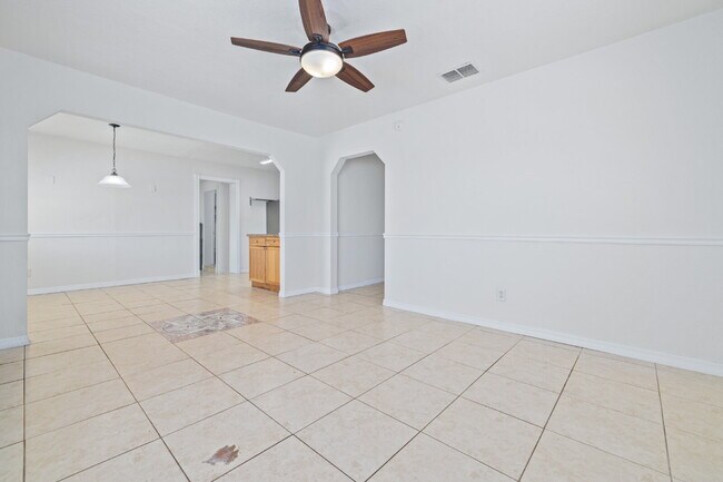 Foto del edificio - 4-BEDROOM WEST TAMPA HOME | PET FRIENDLY | AVAILABLE NOW