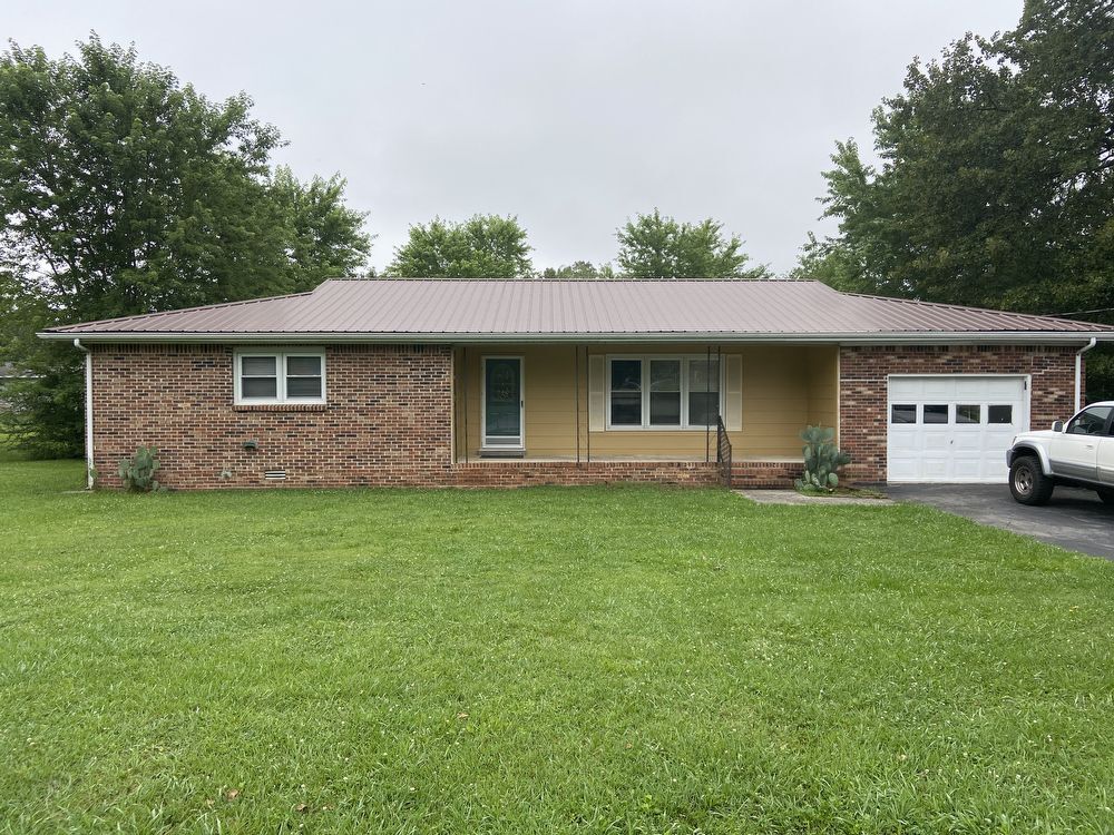 Single Level Rancher with Large Yard House for Rent in Manchester, TN