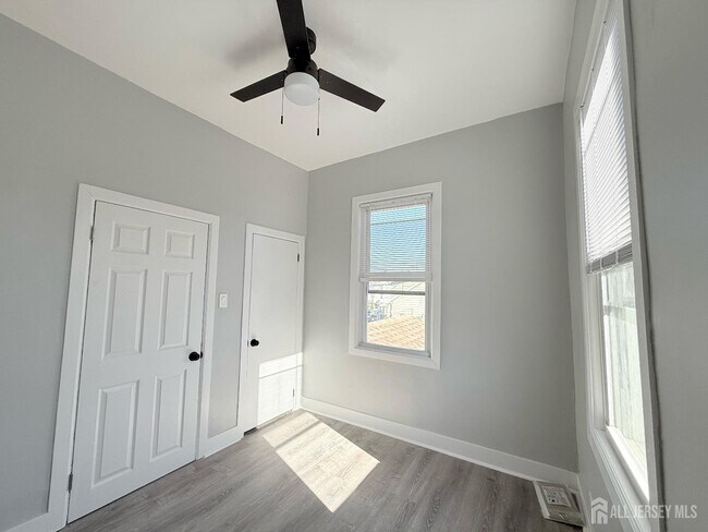 Foto del edificio - 46 Hayward Ave