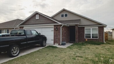 Building Photo - 530 Woodcreek Lp