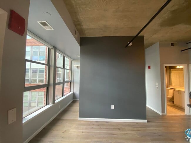 Building Photo - 1300 N St NW
