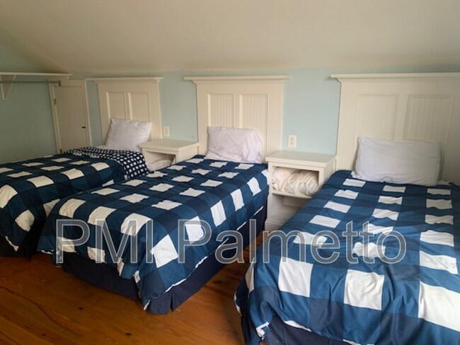 Foto del edificio - 1016 Sandalwood Rd