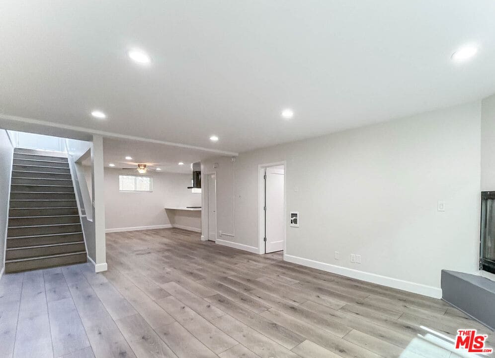 Primary Photo - 942 7th St