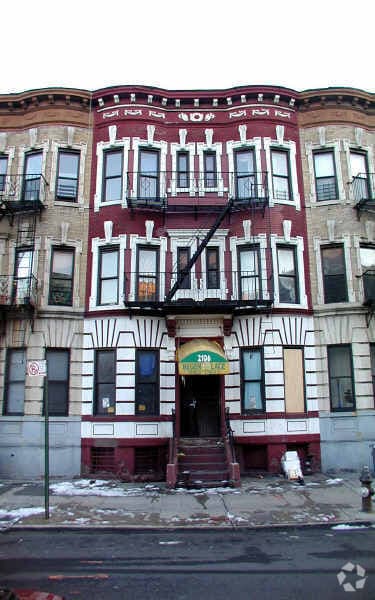 Primary Photo - 2106 Regent Pl