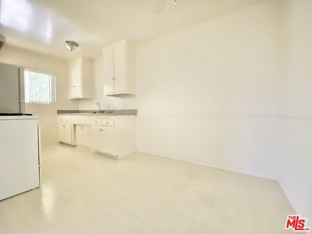 Building Photo - 304 E Verdugo Ave