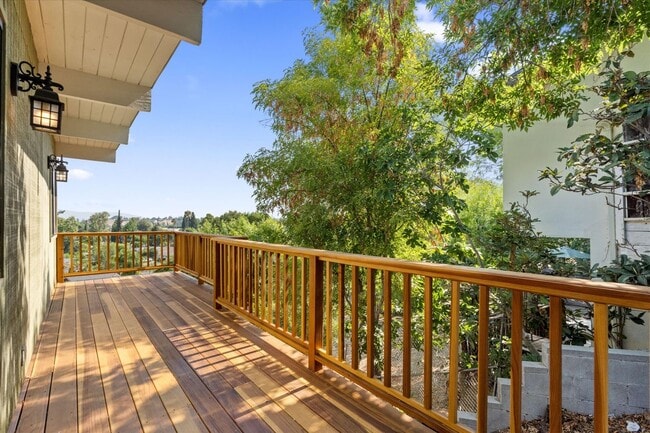 Building Photo - 4950 Marmol Dr
