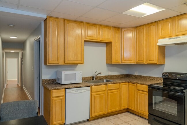 Building Photo - 2014-2016 N Charles St