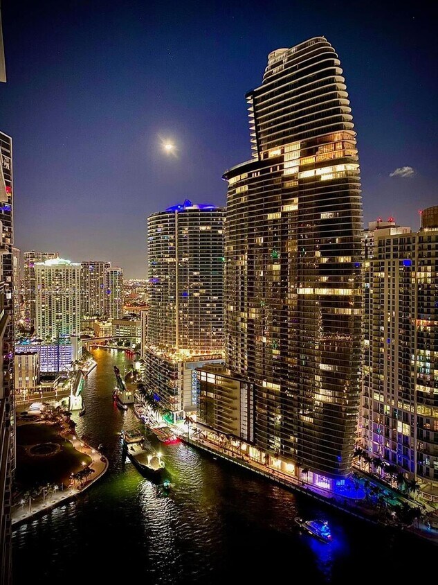 Foto principal - 475 Brickell Ave