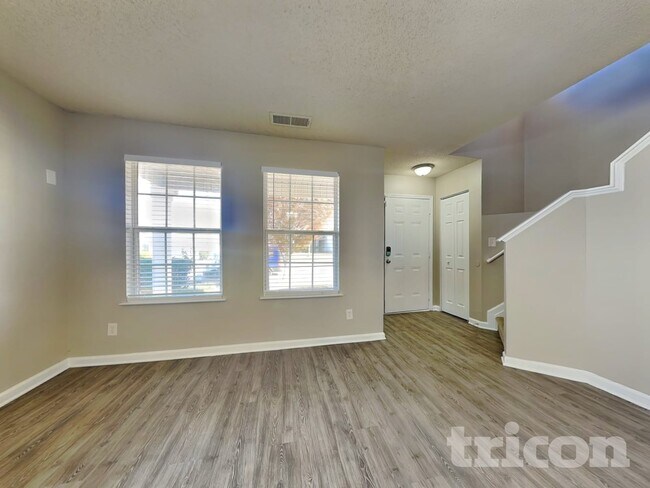 Foto del edificio - 7360 Old Chapel