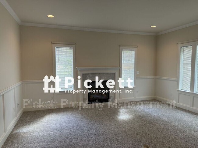 Foto del edificio - 1627 Lucero Pl E