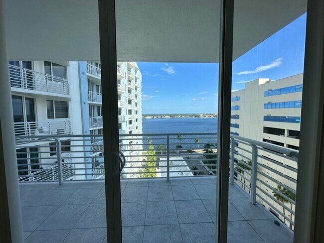 Building Photo - 1551 N Flagler Dr