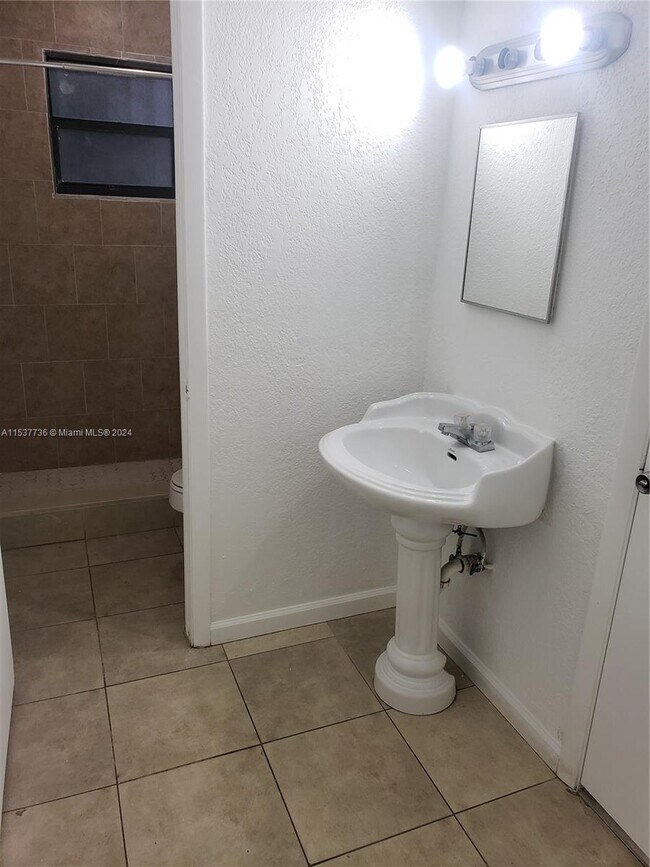 Foto del edificio - 2998 NW 30th St