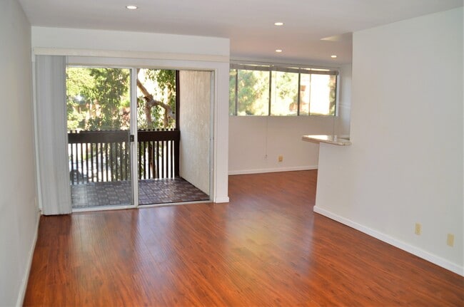 Building Photo - 6050 Canterbury Dr