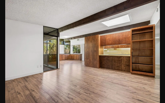 Building Photo - Sprawling 7 bedroom home available for sum...
