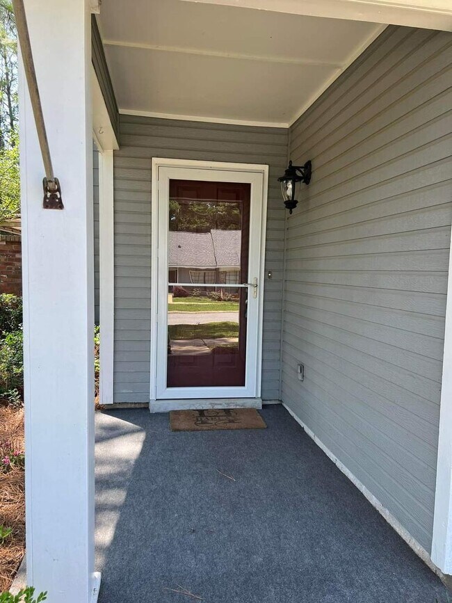 Building Photo - 5900 Grelot Rd