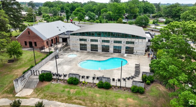 Memorial Park Natatorium has a public indoor and outdoor pool. It's located in Jasper Alabama.