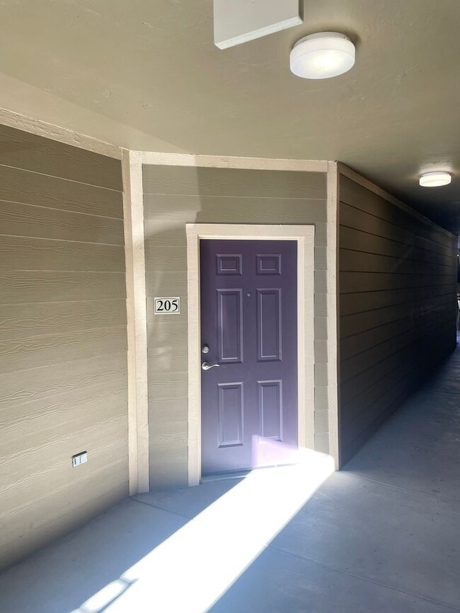 Building Photo - Large Parker Condo Availavble Now for Imme...