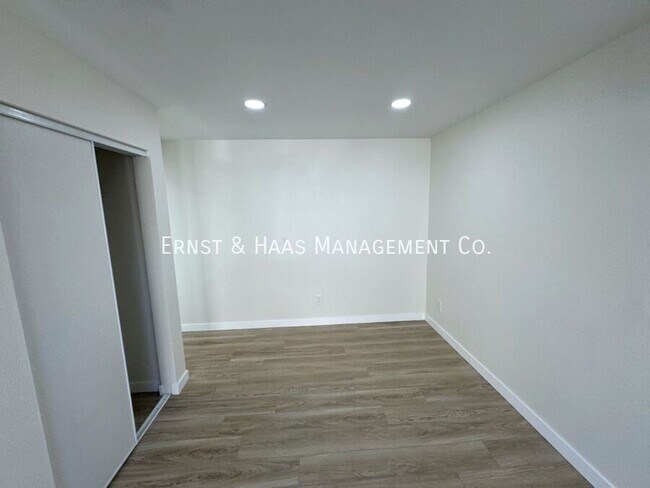 Foto del edificio - 774B Cherry Ave