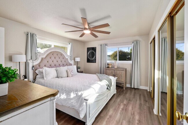 Building Photo - Charming 4 Bed, 3 Bath Custom Home with Po...