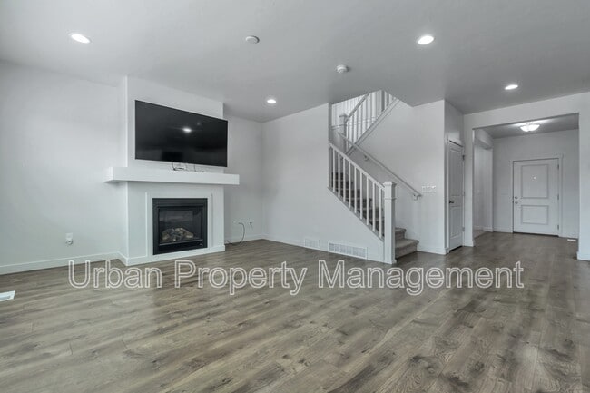 Foto del edificio - 3711 Creek Meadow Rd