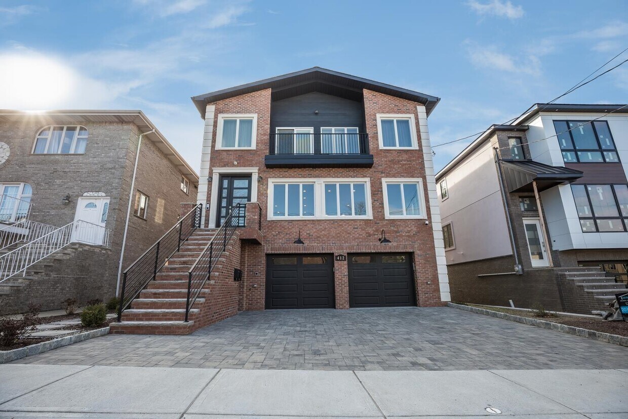 412 Lawton Ave Unit 1, Cliffside Park, NJ 07010 Condo for Rent in