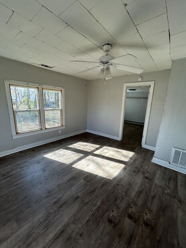 Foto del edificio - Cozy 2 Bedroom Home – Feels Just Like Home