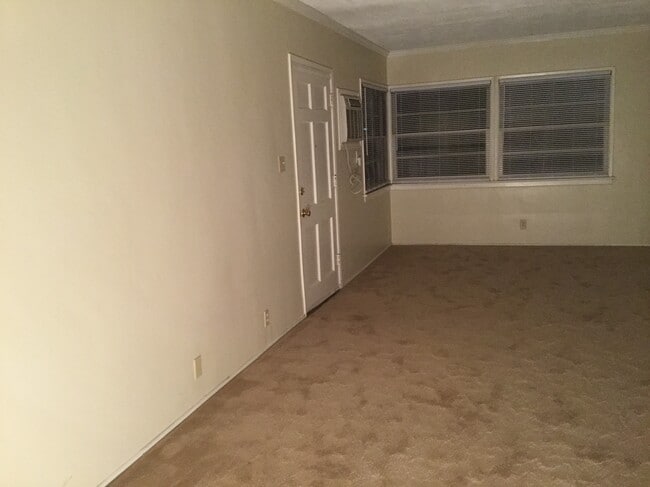 living room - 714 S Glenoaks Blvd