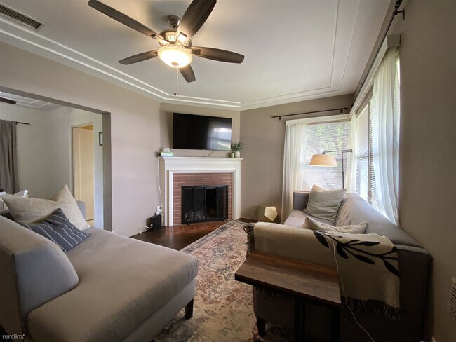 Foto del edificio - 2 br, 1 bath House - 4735 Valencia Drive F...