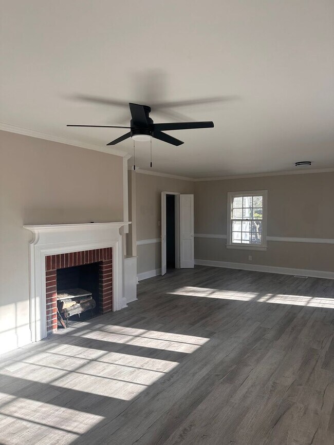 Building Photo - RENTAL HOME 3BD/2BTH