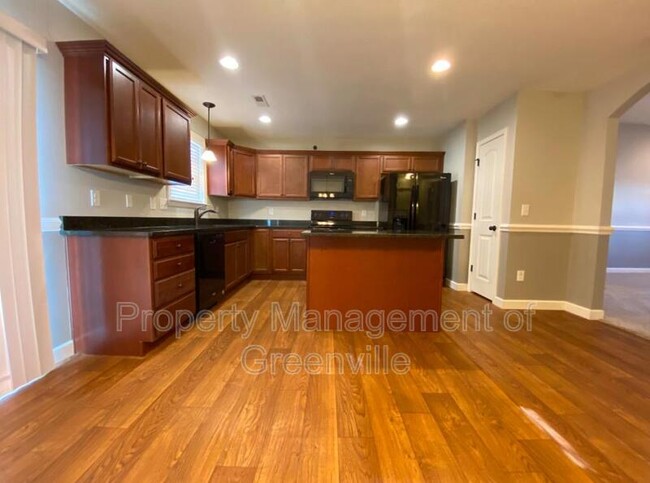 Foto del edificio - 716 Oglesby Creek Ln