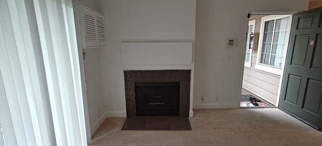 Building Photo - Modern 1BR/1BA Condo Available Now
