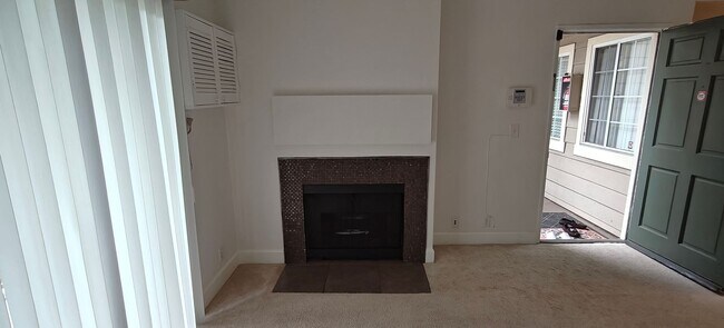 Foto del edificio - Modern 1BR/1BA Condo Available Now