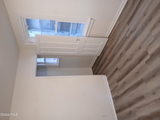 Building Photo - 405 3rd Ave