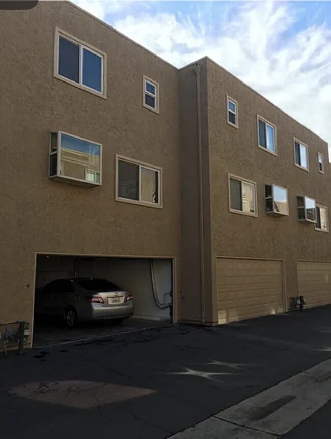 Building Photo - 17922 River Cir