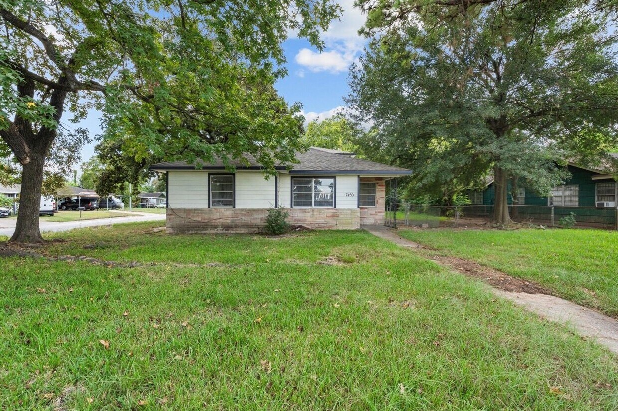Primary Photo - 7450 Lakewood Dr