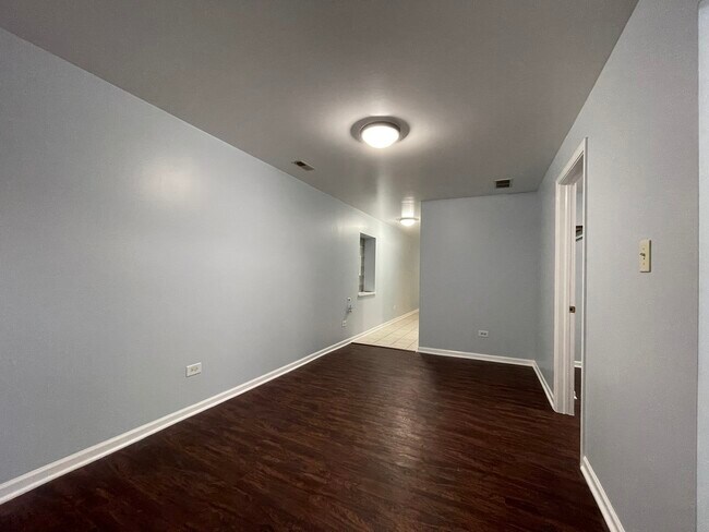 Building Photo - 3052 W Lyndale St