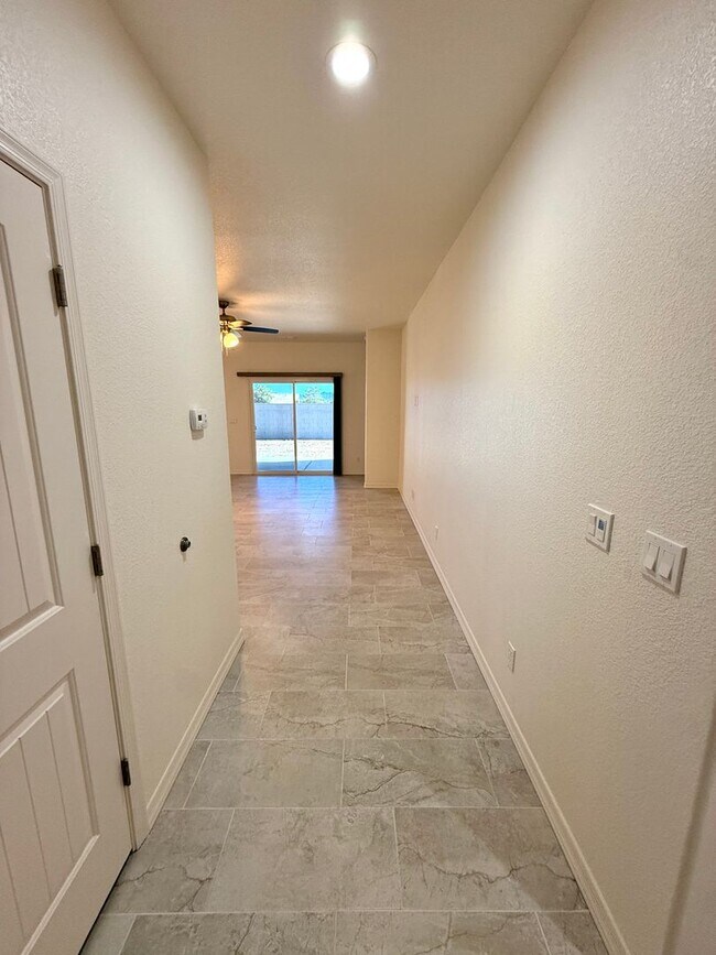 Foto del edificio - Brand-New 2025-Built 4 Bedroom Home for Re...