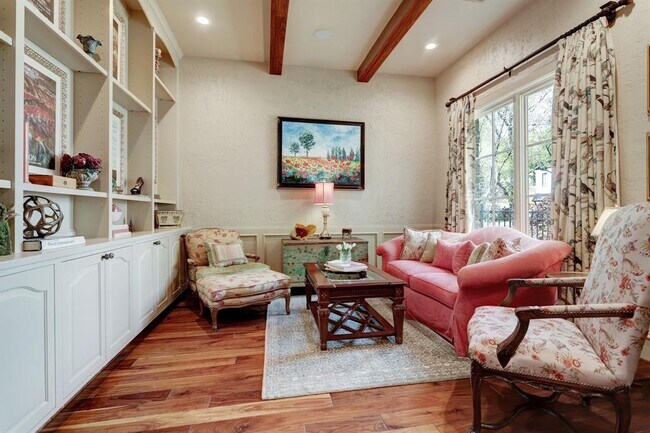 Foto del edificio - 2215 North Blvd