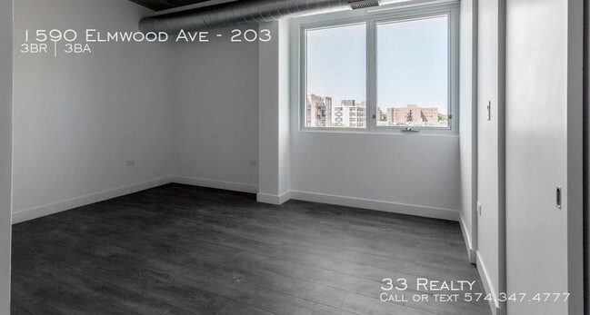 Building Photo - Centrum Evanston - Luxury 3 Bedroom 3 Bath