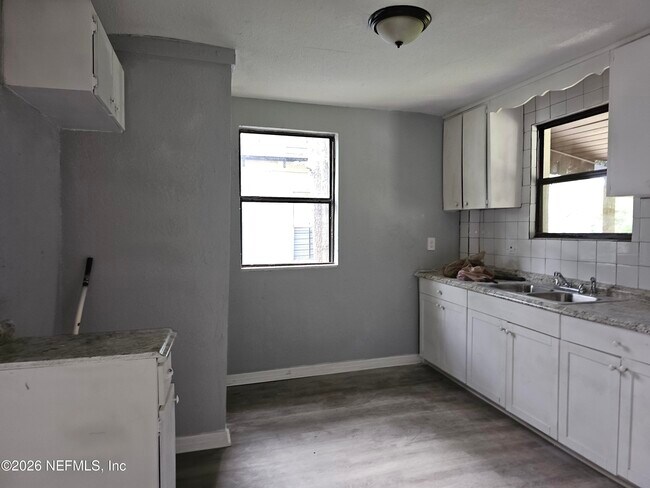 Foto del edificio - 1407 W 31st St