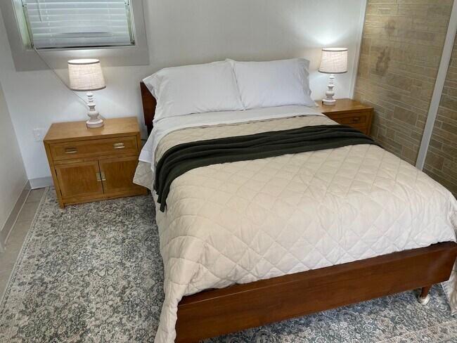 Foto del edificio - 107 Elyria St