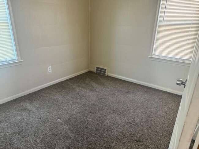 Building Photo - 18687 Helen St