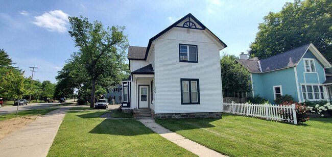 Building Photo - Downtown Traverse City Rental – 1BR Street...