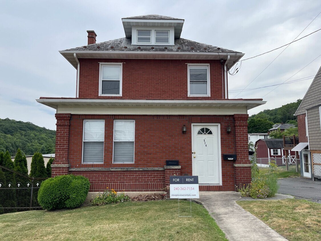 Primary Photo - 3 BR/ 1 Bath Single Family Home