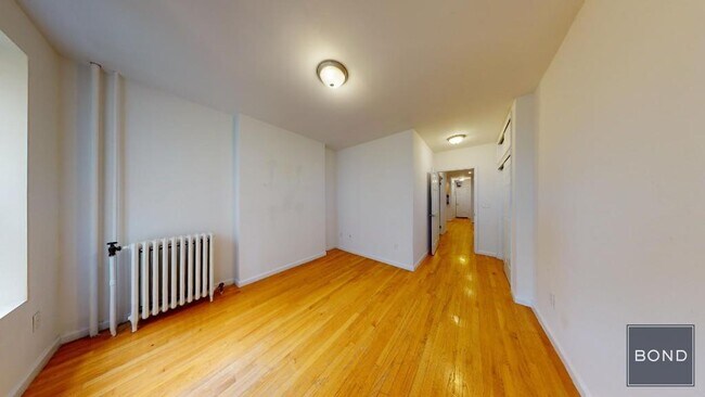 Foto del edificio - 439 W 51st St
