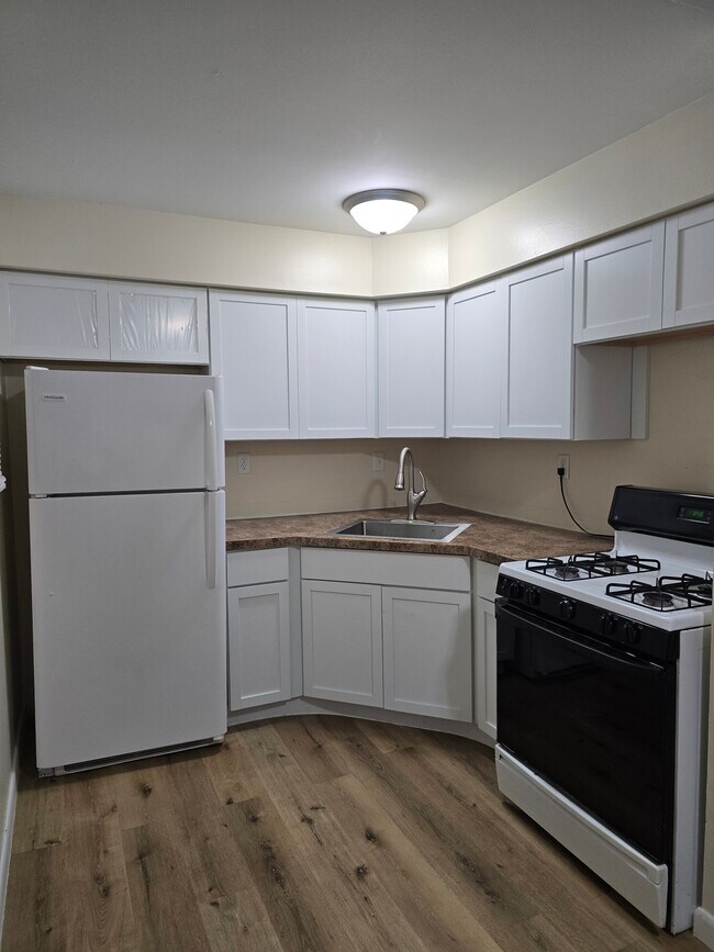 Foto del edificio - W166N9108 Grand Ave