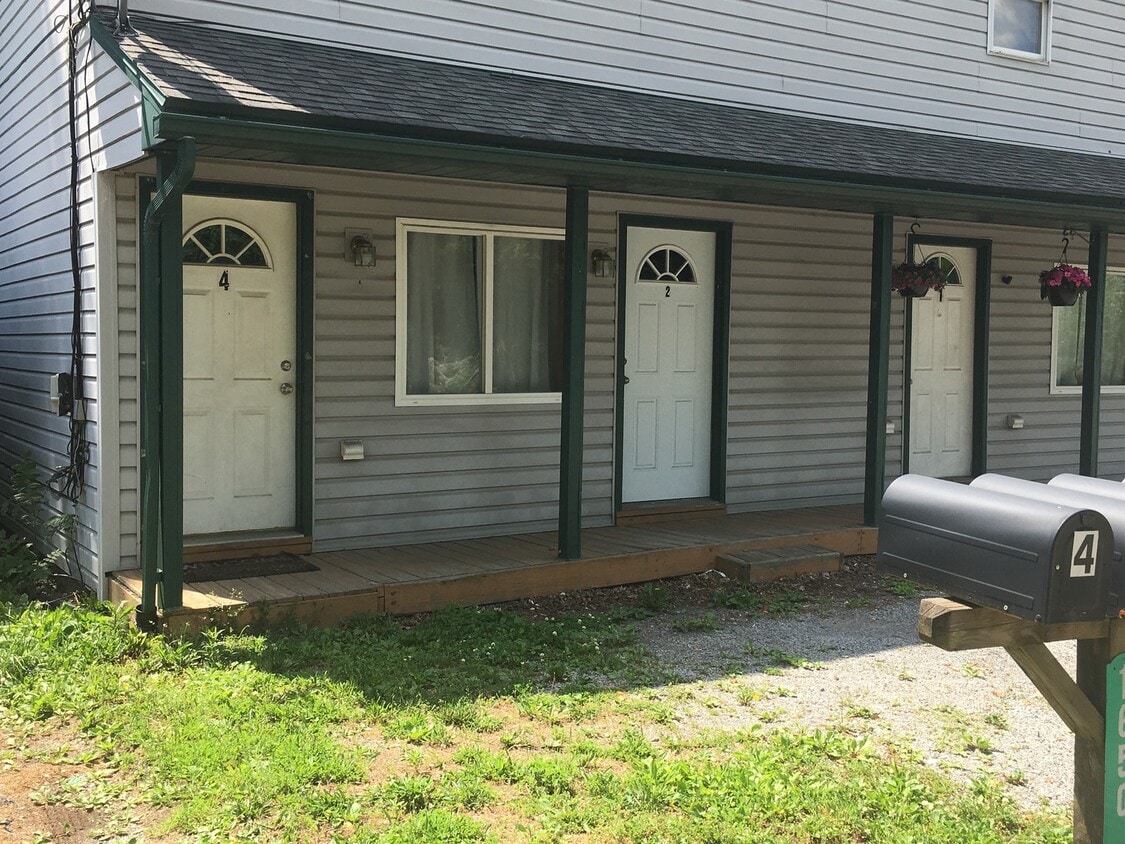 1650 Brighton Rd Unit 4, Ellwood City, PA 16117 Room for Rent in Ellwood City, PA