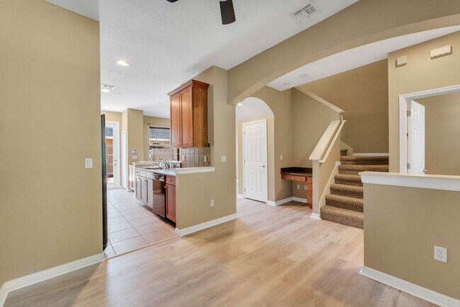 Foto del edificio - Beautiful 2 Bedroom / 2.5 Bath Townhome in...