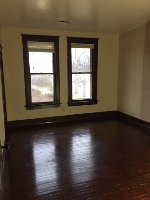 Building Photo - 772 Judson St